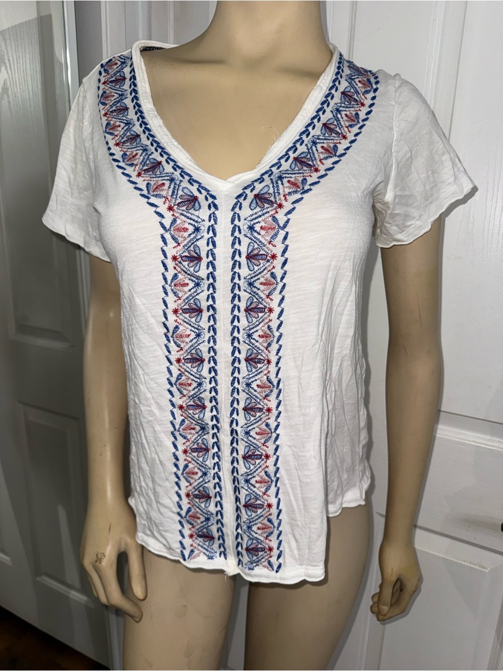 Knox Rose White V-Neck Tee with Blue & Red Embroidery